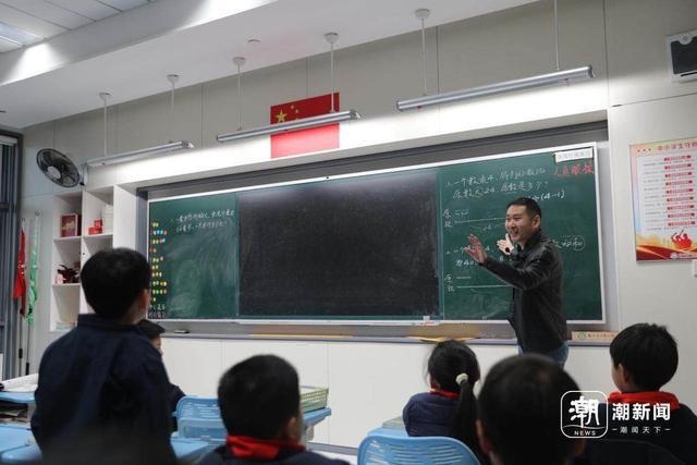 家长建议学校取消电子屏开元棋牌网站回归黑板(图2)
