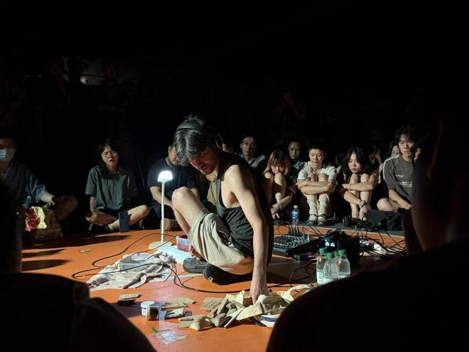 百万一个高中辍学生的实验音乐乌托邦开元棋牌案例｜“你和我”：三年亏近(图4)